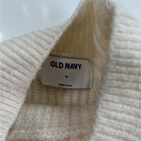 Old navy women’s white sweater M m125-19 - Picture 3 of 3